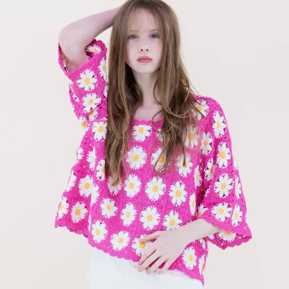 NWT WOMENS Pink Daisy Crochet Top